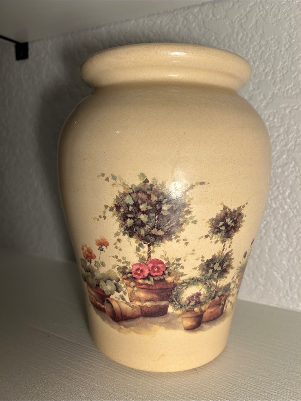 Yesteryears Marshall Cream Vase with Floral Topiary Motif